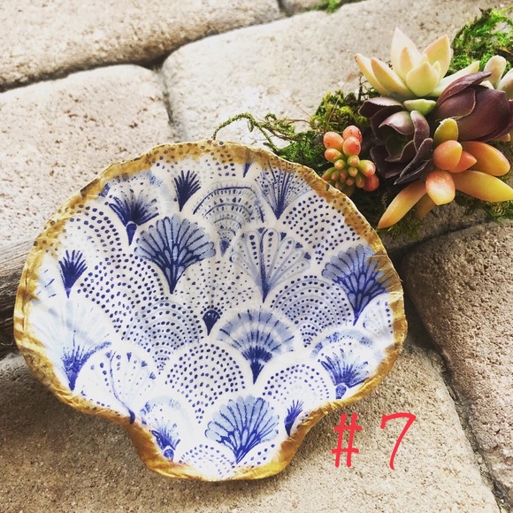 SOLD- Seashell Jewelry Dish - Picture 7 of 15